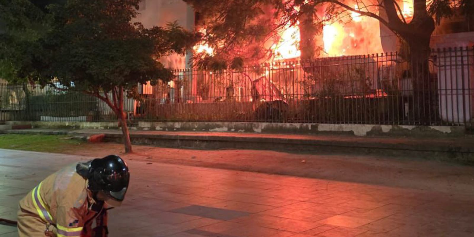Princípio de incêndio atinge restaurante em edifício histórico do Rio